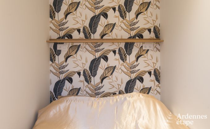 Maison de vacances spacieuse pour 8 personnes  Spa en Ardenne : 4 chambres, 2 salles de bains et terrasse prive  1 km du centre-ville