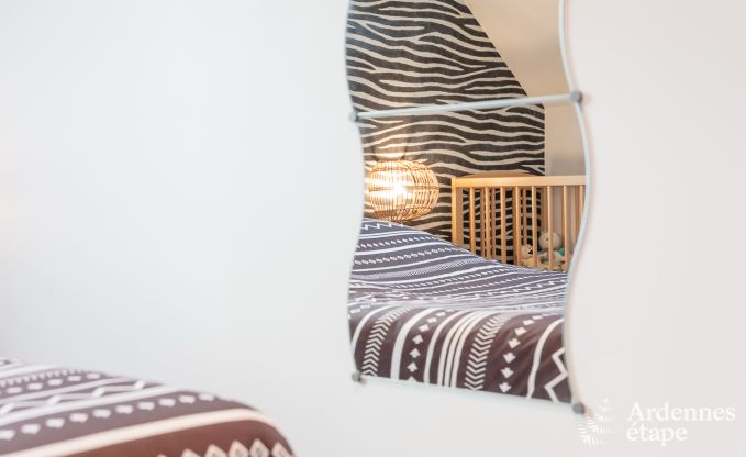 Maison de vacances spacieuse pour 8 personnes  Spa en Ardenne : 4 chambres, 2 salles de bains et terrasse prive  1 km du centre-ville