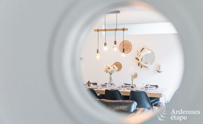 Maison de vacances spacieuse pour 8 personnes  Spa en Ardenne : 4 chambres, 2 salles de bains et terrasse prive  1 km du centre-ville