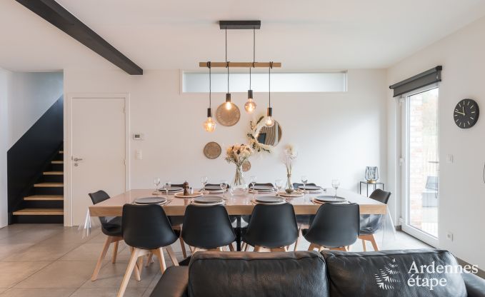 Maison de vacances spacieuse pour 8 personnes  Spa en Ardenne : 4 chambres, 2 salles de bains et terrasse prive  1 km du centre-ville