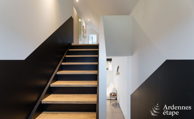 Maison de vacances spacieuse pour 8 personnes  Spa en Ardenne : 4 chambres, 2 salles de bains et terrasse prive  1 km du centre-ville