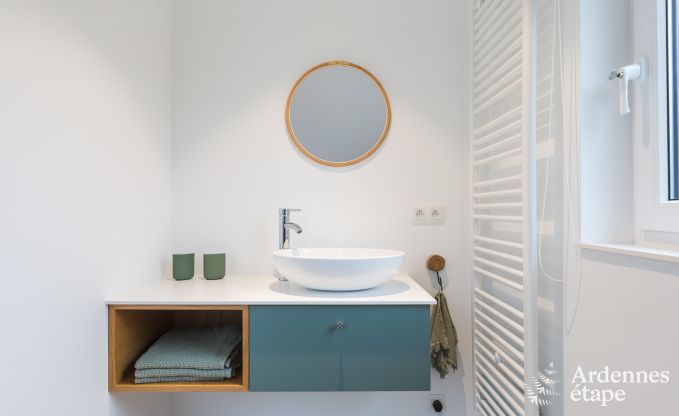 Maison de vacances spacieuse pour 8 personnes  Spa en Ardenne : 4 chambres, 2 salles de bains et terrasse prive  1 km du centre-ville