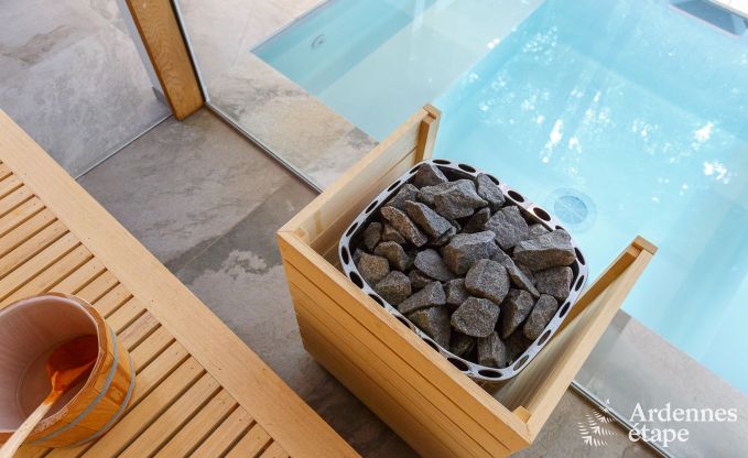 Spacieuse villa de luxe  Spa pour 15 personnes avec 5 chambres, sauna, piscine extrieure et jardin priv