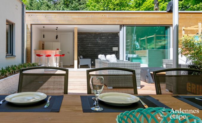 Spacieuse villa de luxe  Spa pour 15 personnes avec 5 chambres, sauna, piscine extrieure et jardin priv