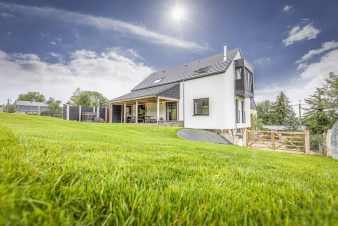 Maison de vacances à Stavelot : confort pour 10 en Ardenne avec sauna et jardin
