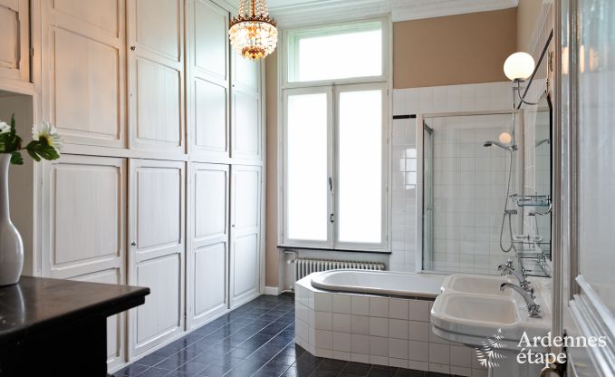 Chteau de luxe en Ardenne pour 28 personnes  Stavelot avec sauna, jacuzzi et aire de jeux