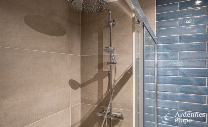 Chalet confortable pour 4 personnes � Stoumont avec 2 chambres et salles de bains jacuzzi ext�rieur et sauna