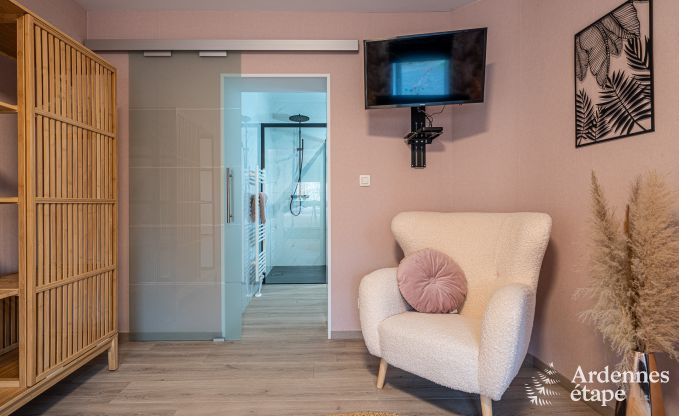 Chalet confortable pour 4 personnes � Stoumont avec 2 chambres et salles de bains jacuzzi ext�rieur et sauna