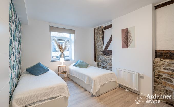 Chalet confortable pour 4 personnes � Stoumont avec 2 chambres et salles de bains jacuzzi ext�rieur et sauna