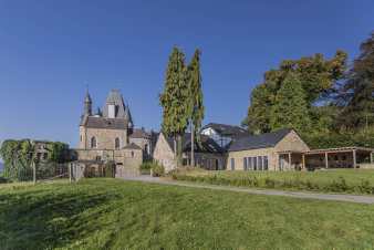 Anciennes dépendances de château pour 22 personnes à Stoumont