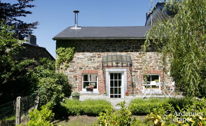 Pittoresque maison de vacances en pierre du pays tout confort à Stoumont