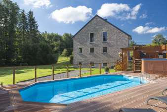 Splendide et luxueux gîte pour 9 personnes à louer à Stoumont