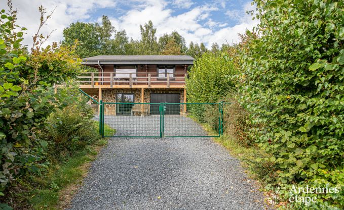 Chalet convivial  Tenneville pour 4 personnes/3 adultes avec 2 chambres, salle de jeux, coin bb et vue panoramique