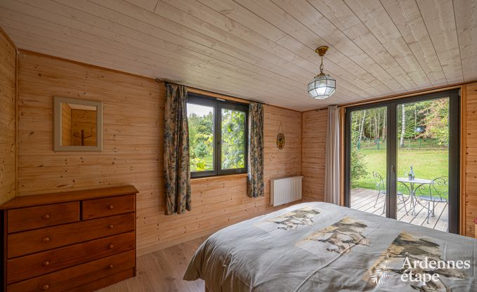 Chalet convivial  Tenneville pour 4 personnes/3 adultes avec 2 chambres, salle de jeux, coin bb et vue panoramique