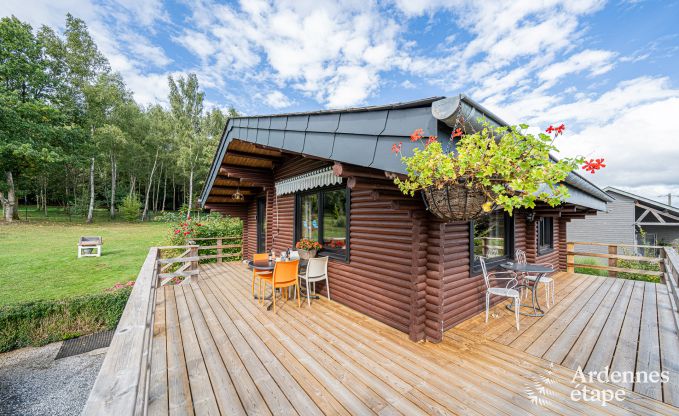 Chalet convivial  Tenneville pour 4 personnes/3 adultes avec 2 chambres, salle de jeux, coin bb et vue panoramique