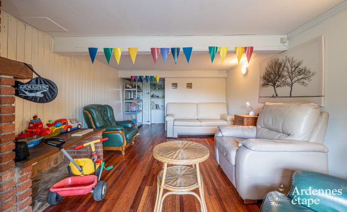 Chalet convivial  Tenneville pour 4 personnes/3 adultes avec 2 chambres, salle de jeux, coin bb et vue panoramique