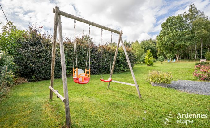 Chalet convivial  Tenneville pour 4 personnes/3 adultes avec 2 chambres, salle de jeux, coin bb et vue panoramique