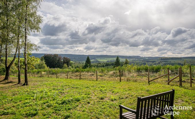 Chalet convivial  Tenneville pour 4 personnes/3 adultes avec 2 chambres, salle de jeux, coin bb et vue panoramique