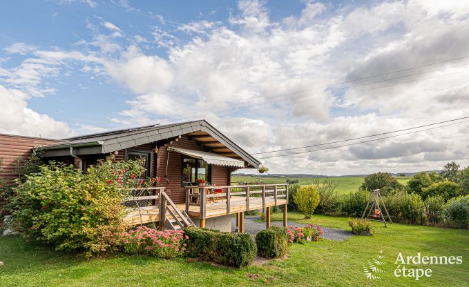 Chalet convivial  Tenneville pour 4 personnes/3 adultes avec 2 chambres, salle de jeux, coin bb et vue panoramique