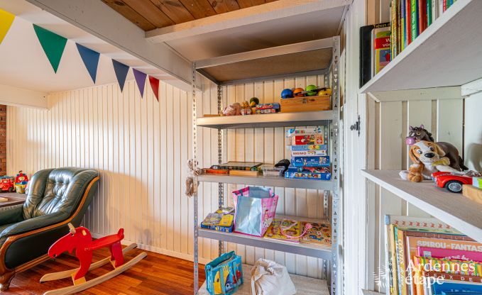 Chalet convivial  Tenneville pour 4 personnes/3 adultes avec 2 chambres, salle de jeux, coin bb et vue panoramique