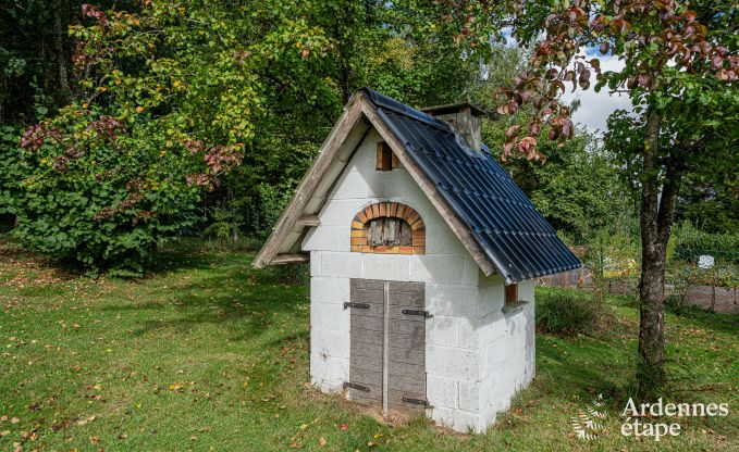 Chalet convivial  Tenneville pour 4 personnes/3 adultes avec 2 chambres, salle de jeux, coin bb et vue panoramique