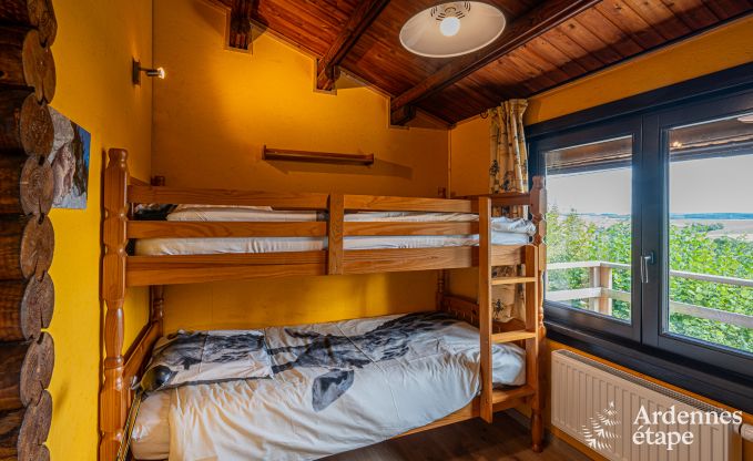 Chalet convivial  Tenneville pour 4 personnes/3 adultes avec 2 chambres, salle de jeux, coin bb et vue panoramique
