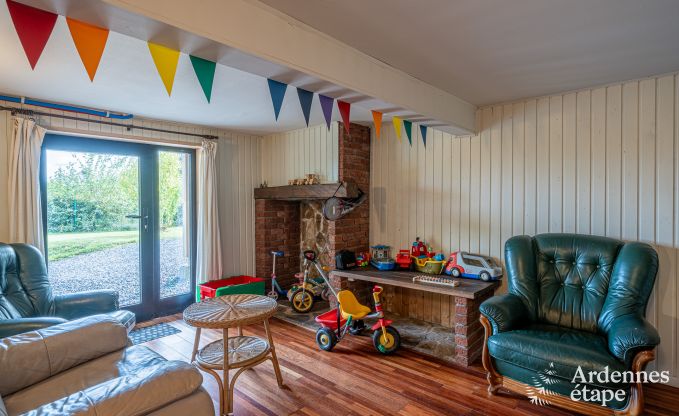 Chalet convivial  Tenneville pour 4 personnes/3 adultes avec 2 chambres, salle de jeux, coin bb et vue panoramique