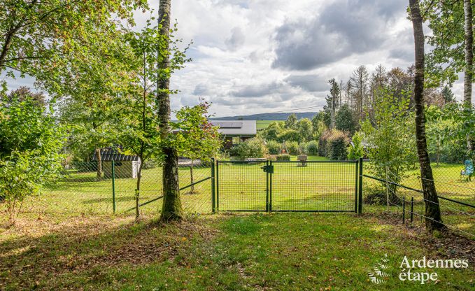 Chalet convivial  Tenneville pour 4 personnes/3 adultes avec 2 chambres, salle de jeux, coin bb et vue panoramique