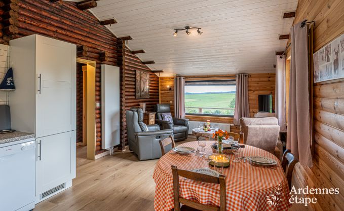 Chalet convivial  Tenneville pour 4 personnes/3 adultes avec 2 chambres, salle de jeux, coin bb et vue panoramique