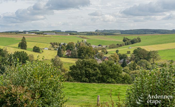 Chalet convivial  Tenneville pour 4 personnes/3 adultes avec 2 chambres, salle de jeux, coin bb et vue panoramique