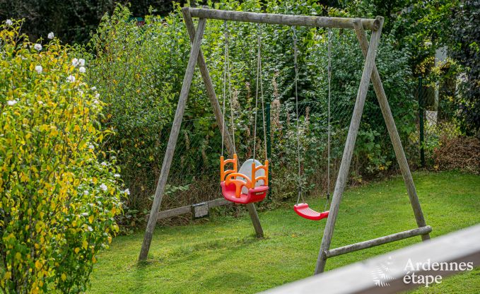 Chalet convivial  Tenneville pour 4 personnes/3 adultes avec 2 chambres, salle de jeux, coin bb et vue panoramique