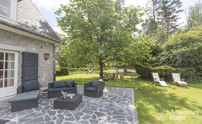 Grande maison de vacances pour 9 personnes � Tinlot avec 4 chambres et salles de bains, piscine, jardin priv� et �quipements de jeux
