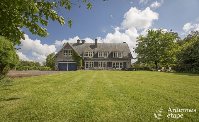Grande maison de vacances pour 9 personnes � Tinlot avec 4 chambres et salles de bains, piscine, jardin priv� et �quipements de jeux