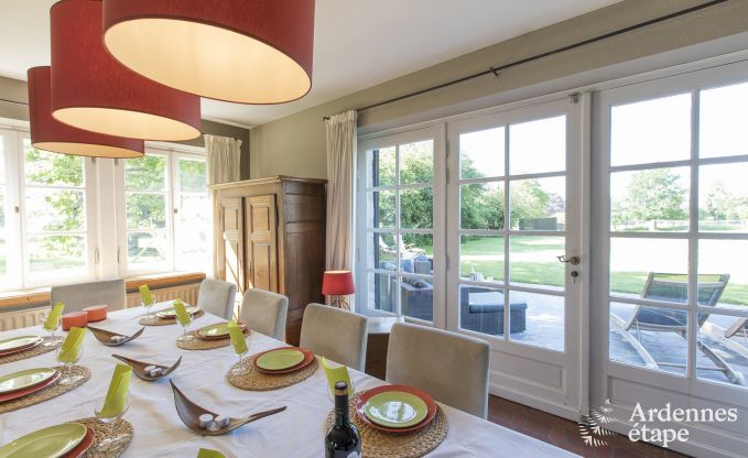 Grande maison de vacances pour 9 personnes � Tinlot avec 4 chambres et salles de bains, piscine, jardin priv� et �quipements de jeux