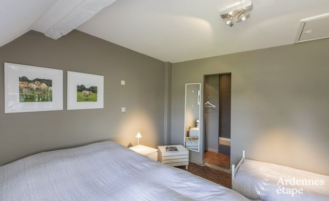 Grande maison de vacances pour 9 personnes � Tinlot avec 4 chambres et salles de bains, piscine, jardin priv� et �quipements de jeux