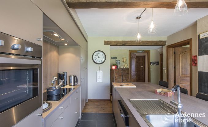 Grande maison de vacances pour 9 personnes � Tinlot avec 4 chambres et salles de bains, piscine, jardin priv� et �quipements de jeux