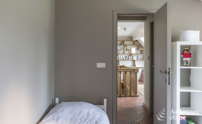 Grande maison de vacances pour 9 personnes � Tinlot avec 4 chambres et salles de bains, piscine, jardin priv� et �quipements de jeux