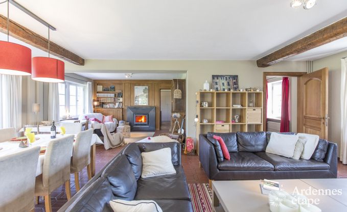 Grande maison de vacances pour 9 personnes � Tinlot avec 4 chambres et salles de bains, piscine, jardin priv� et �quipements de jeux