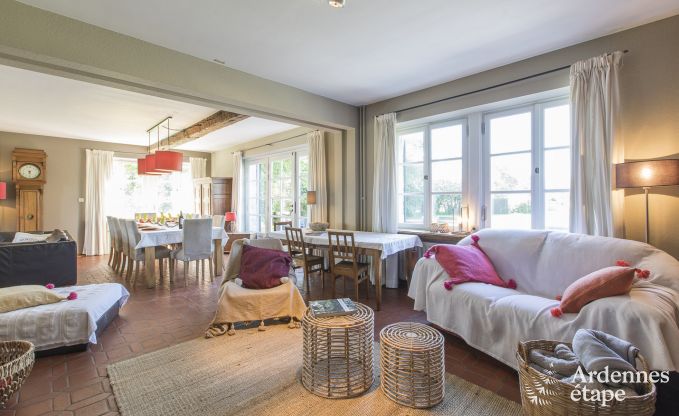 Grande maison de vacances pour 9 personnes � Tinlot avec 4 chambres et salles de bains, piscine, jardin priv� et �quipements de jeux