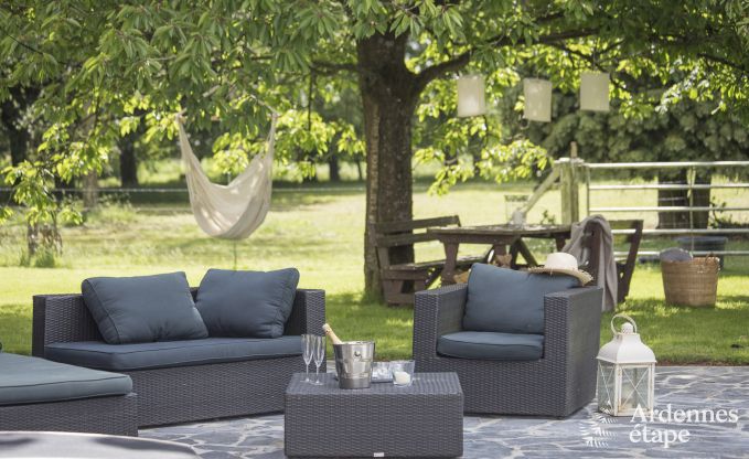 Grande maison de vacances pour 9 personnes � Tinlot avec 4 chambres et salles de bains, piscine, jardin priv� et �quipements de jeux