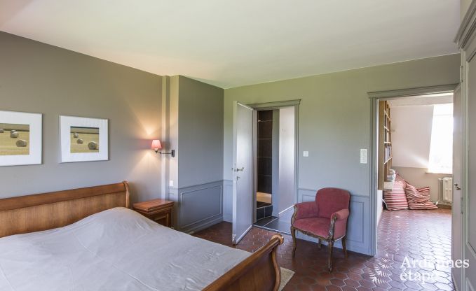 Grande maison de vacances pour 9 personnes � Tinlot avec 4 chambres et salles de bains, piscine, jardin priv� et �quipements de jeux