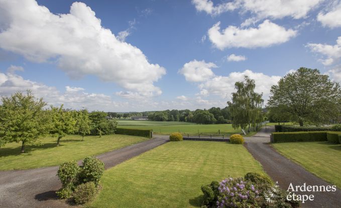 Grande maison de vacances pour 9 personnes � Tinlot avec 4 chambres et salles de bains, piscine, jardin priv� et �quipements de jeux