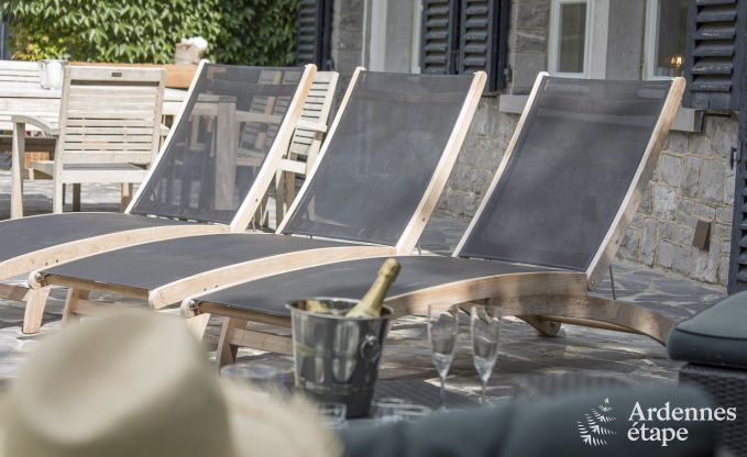 Grande maison de vacances pour 9 personnes � Tinlot avec 4 chambres et salles de bains, piscine, jardin priv� et �quipements de jeux