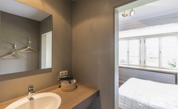 Grande maison de vacances pour 9 personnes � Tinlot avec 4 chambres et salles de bains, piscine, jardin priv� et �quipements de jeux