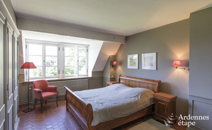 Grande maison de vacances pour 9 personnes � Tinlot avec 4 chambres et salles de bains, piscine, jardin priv� et �quipements de jeux