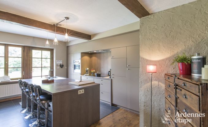 Grande maison de vacances pour 9 personnes � Tinlot avec 4 chambres et salles de bains, piscine, jardin priv� et �quipements de jeux