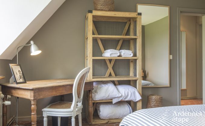 Grande maison de vacances pour 9 personnes � Tinlot avec 4 chambres et salles de bains, piscine, jardin priv� et �quipements de jeux