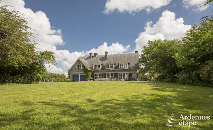 Grande maison de vacances pour 9 personnes � Tinlot avec 4 chambres et salles de bains, piscine, jardin priv� et �quipements de jeux