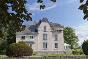 Ce château rénové avec élégance vous invite à l'évasion à Tintigny