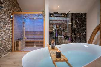 Suite romantique pour 2 personnes à Trois-Ponts, en Ardenne, avec sauna et jacuzzi.